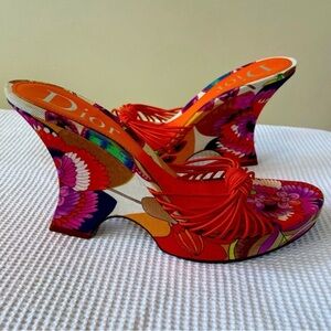 Dior Women's Vibrant Floral Wedges - Red and Purple
